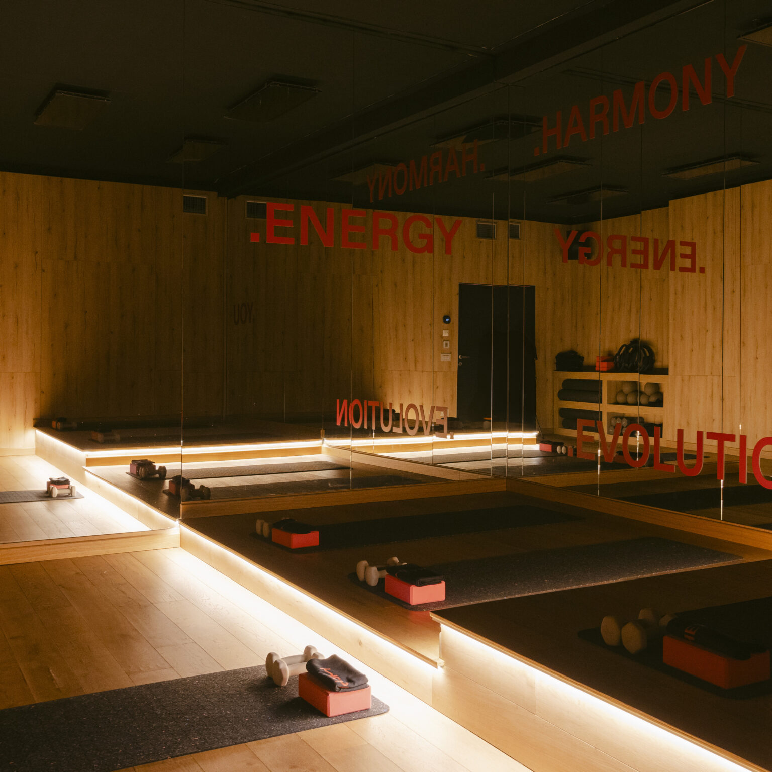 Allenamento HEAT per forza e performance nello studio Hey Pilates